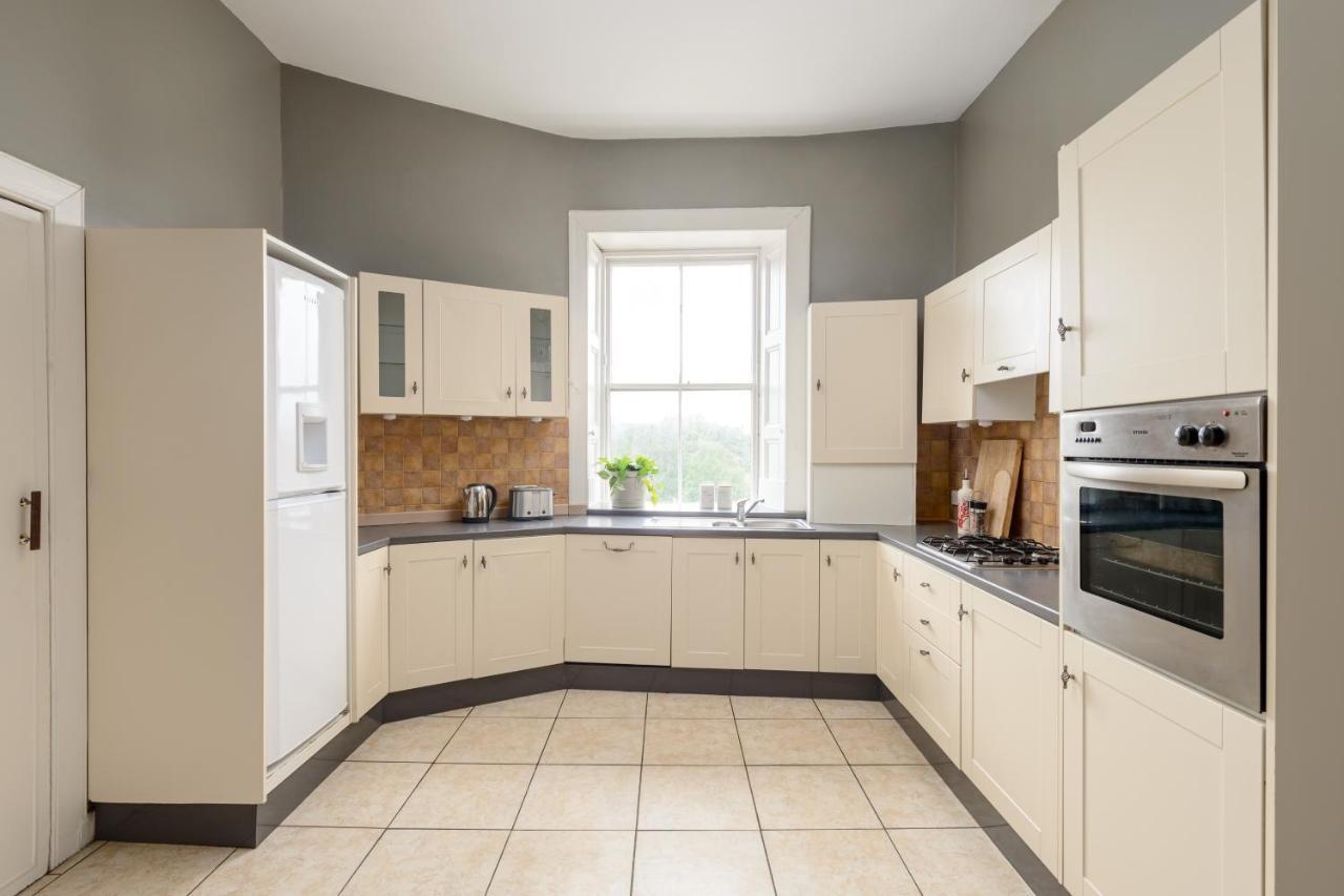 2 Bed Old Town Apartment - Next To Castle Edinburgh Dış mekan fotoğraf